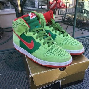 Nike SB Dunk Dr. Feelgood Motley Crue